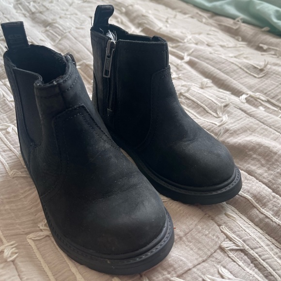 Black ugg bolden weatherproof toddler size 9 - Picture 3 of 4